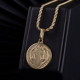 Conjunto Cadenas Lazo + Dijes San Benito en Oro laminado 18k Para Pareja